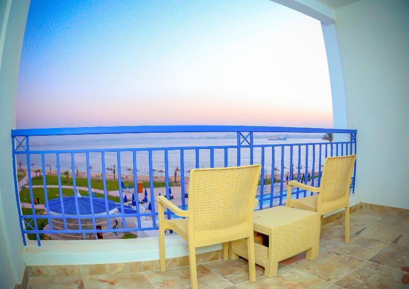 Tolip El Forsan Hotel Исмаилия Экстерьер фото A balcony